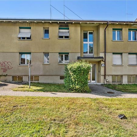 Zurich Urban Charm: Your Comfy Stay Close To The City Bagian luar foto